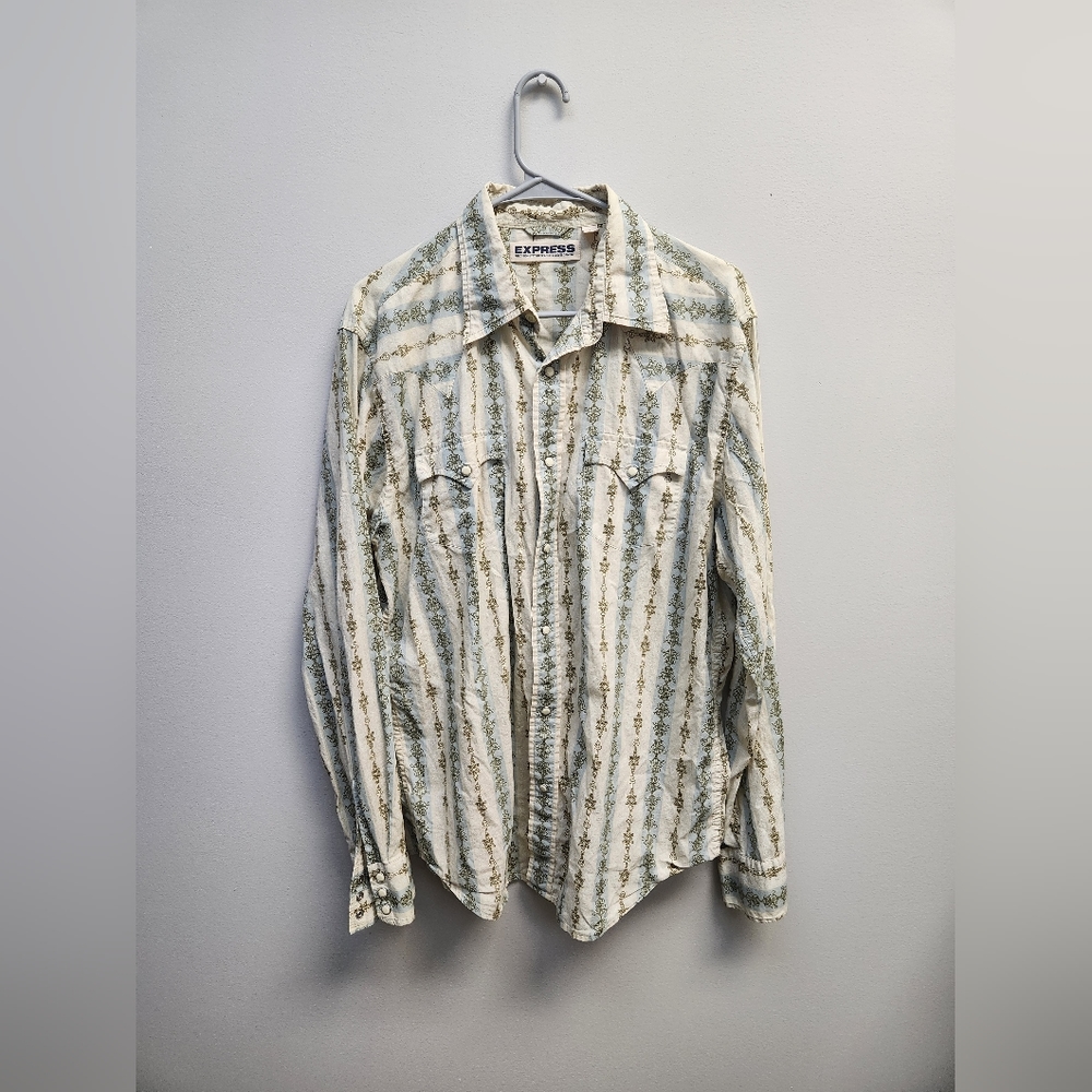Express Brand. Precision Fit. Large Men's Button Down Lightweight Shirt